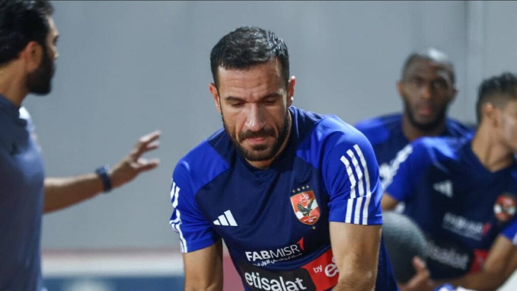 اللاعب التونسي (علي معلول) لاعب النادي الأهلي المصري لكرة القدم