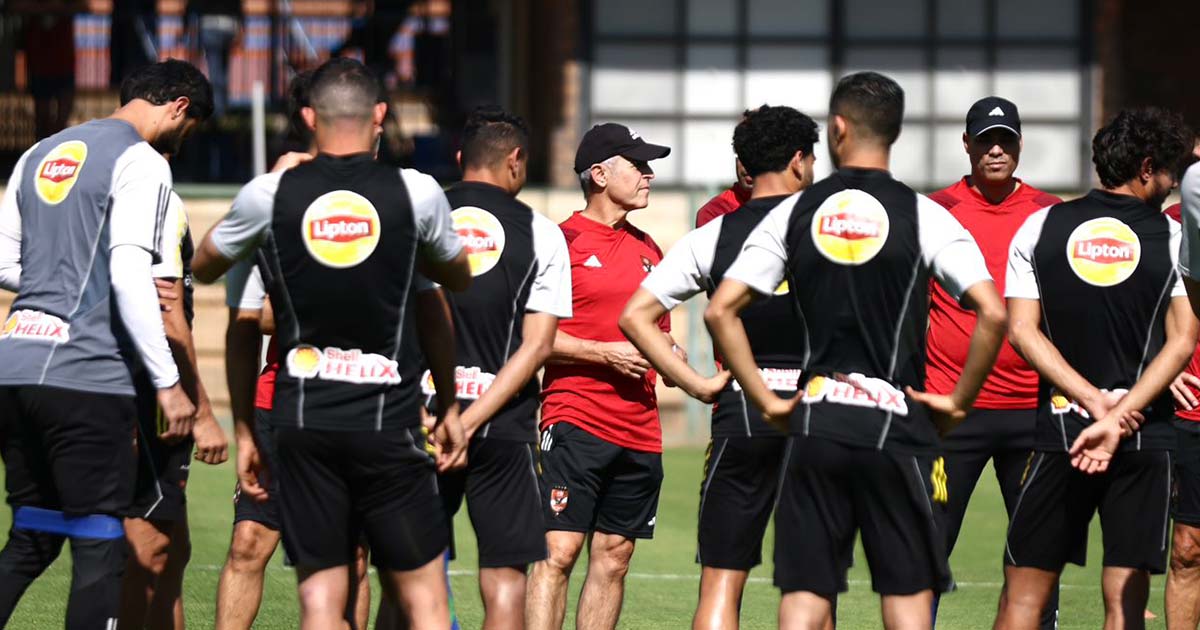 كولر يستقر على تشكيل الأهلي لمواجهة صن داونز في الدوري الإفريقي.. كوكا يقود الوسط