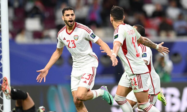 صورة احتفال لاعبي منتخب الإمارات في مباراة هونغ كونغ