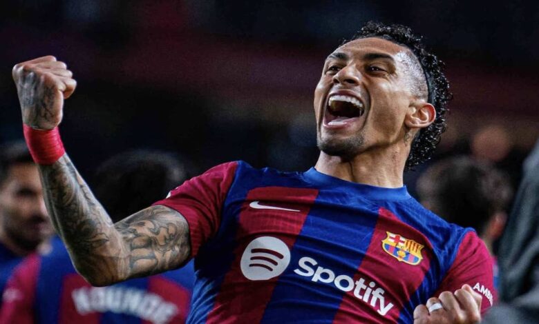 برشلونة ينقض على لاس بالماس "المنقوص" برأسية مُحكمة لرافينيا