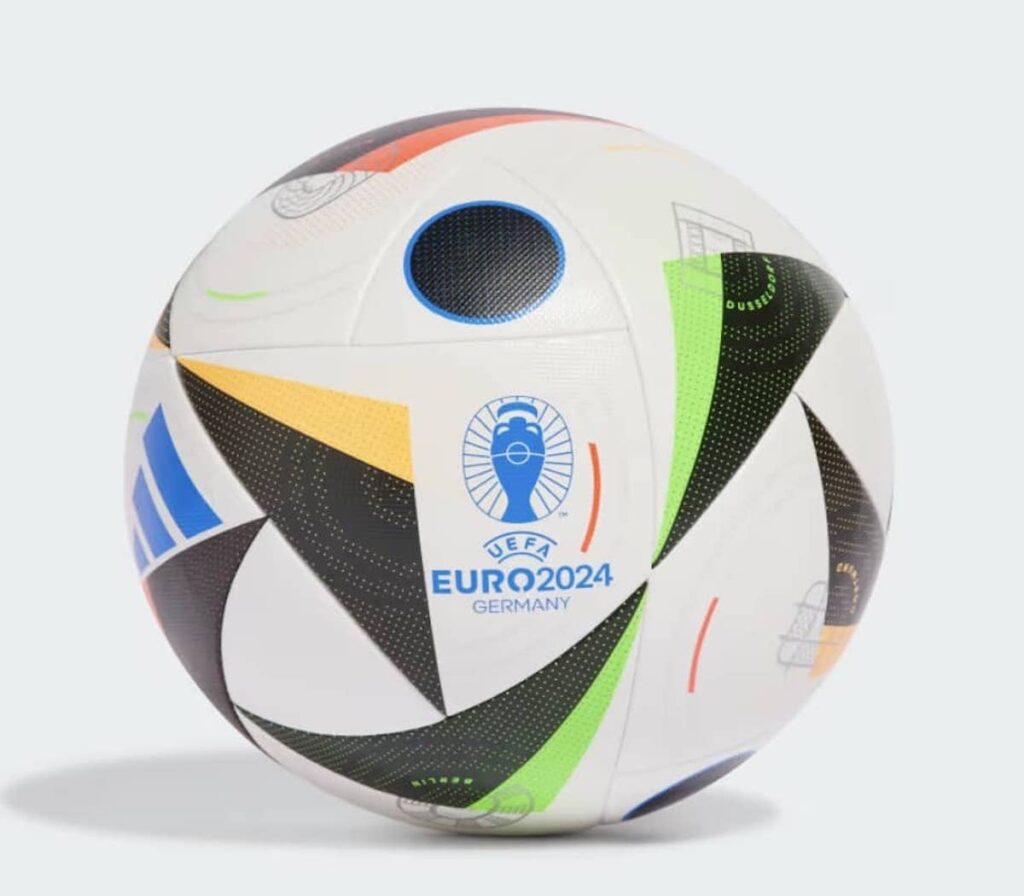 صور.. الكشف عن الكرة الرسمية لكأس أمم أوروبا "يورو 2024"